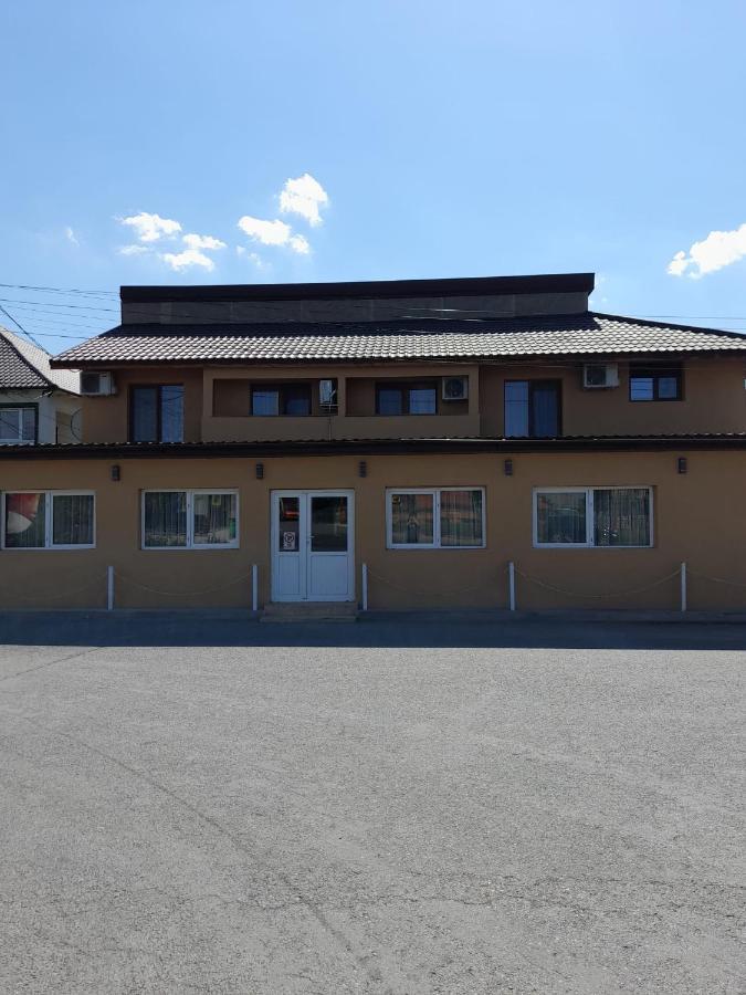 Pensiunea Albert Harsova Exterior photo